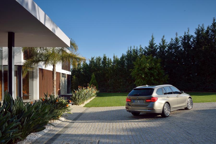 BMW 330d Touring Luxury Line 2015 года  (фото 19 из 28)